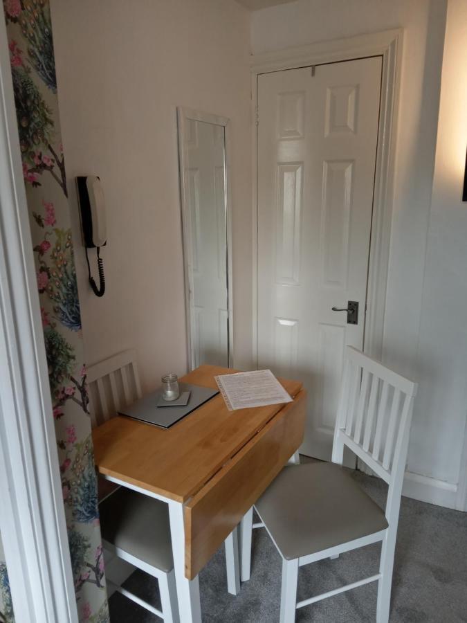 Little Dorrit Studio Flat 5 Rochester Me1 1Xz Strood Bagian luar foto
